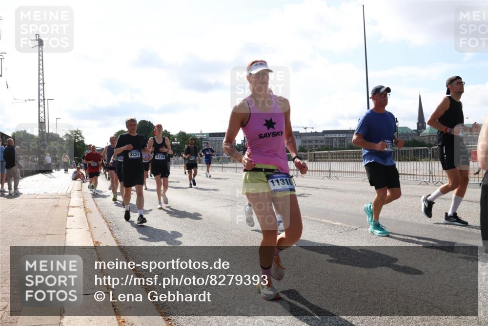 29.06.2025 - hella hamburg halbmarathon Lena Gebhardt http://msf.ph/oto/8279393 29.06.2025 09:58:01 Lombardsbrücke 3251, 58, 150, 3114, 11310, 512, 1034, 1094, 1179, 1190, 1258, 1320, 1321, 1335, 1422, 1563, 1870, 2034, 2070, 2138, 2397, 2417, 2448, 2488, 2612, 2636, 2711, 2946, 3058, 3091, 3114, 3251, 3999, 4261, 4379, 4814, 4903, 5032, 5093, 5305, 5672, 5775, 5820, 5907, 6164, 6355, 6356, 6374, 6569, 6580, 6585, 6628, 6754, 6776, 7065, 7134, 7409, 7478, 7509, 7594, 7646, 7724, 7896, 7930, 7932, 7952, 7973, 7976, 8508, 8590, 9057, 9656 meine-sportfotos.de