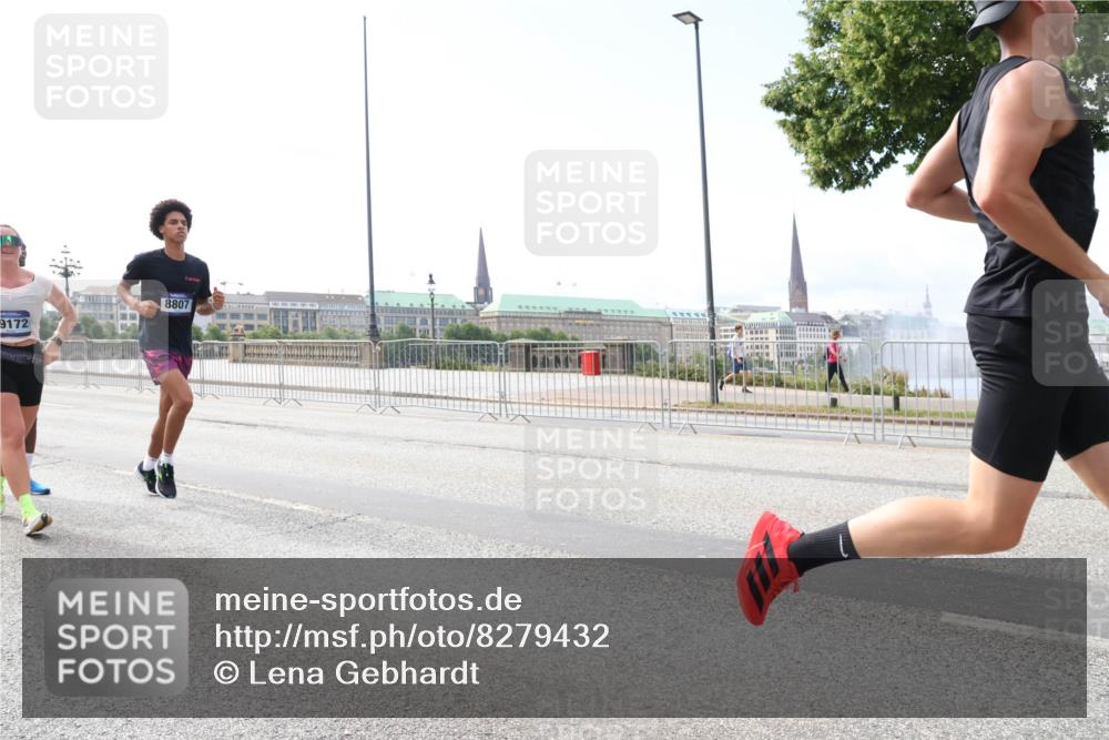 29.06.2025 - hella hamburg halbmarathon Lena Gebhardt http://msf.ph/oto/8279432 29.06.2025 10:11:33 Lombardsbrücke 1328, 1531, 1723, 1866, 1992, 3363, 3837, 4227, 5254, 5379, 5605, 7271, 7571, 8115, 8171, 8206, 8207, 8368, 8561, 8807, 8810, 9119, 9428, 10196, 10372, 10428, 11149, 11321, 11507, 11755, 12286, 12473, 13177, 13203, 13603, 13939, 14008, 14022, 14149, 14384, 15009, 15252, 15797, 15908, 15945, 16383, 17080, 17142, 17638, 17774, 17787, 17866, 18278, 18382, 19172, 19241 meine-sportfotos.de