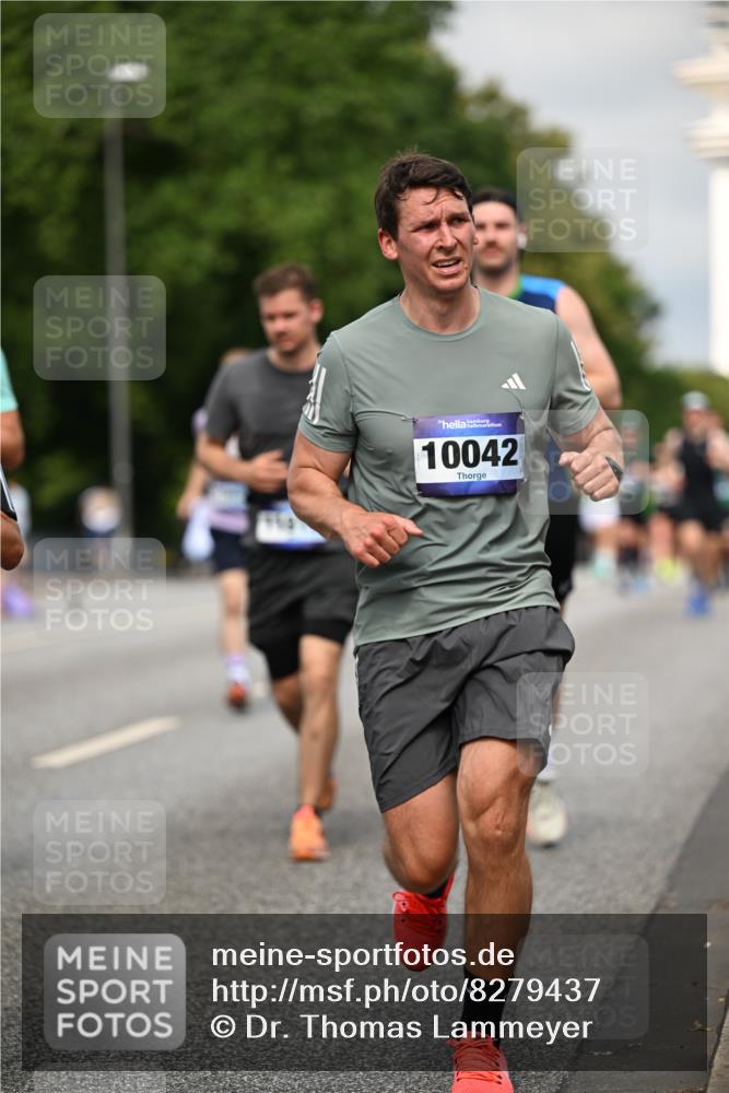 29.06.2025 - hella hamburg halbmarathon Dr. Thomas Lammeyer http://msf.ph/oto/8279437 29.06.2025 10:15:45 Kennedybrücke 1062, 1790, 2661, 3837, 5254, 7370, 7474, 7571, 8368, 9254, 10042, 10428 meine-sportfotos.de
