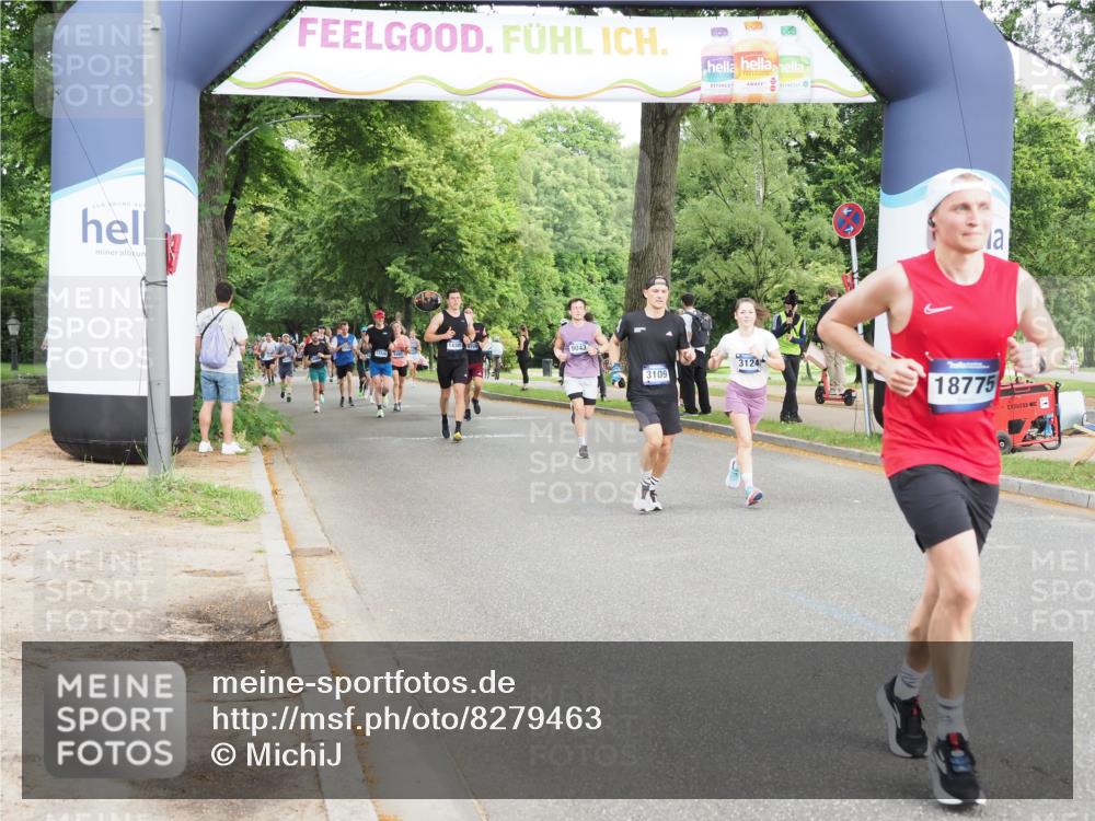 29.06.2025 - hella hamburg halbmarathon MichiJ http://msf.ph/oto/8279463 29.06.2025 10:31:58 Zwischen KM18-KM19 3109, 3124, 11469, 14667, 14798, 14861, 15862, 15932, 16105, 16301, 16314, 16547, 16677, 18775 meine-sportfotos.de