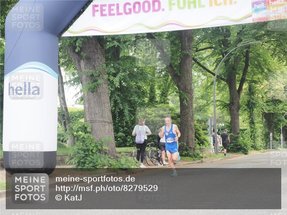 29.06.2025 - hella hamburg halbmarathon KatJ http://msf.ph/oto/8279529 29.06.2025 10:10:21 Zwischen KM18-KM19  meine-sportfotos.de