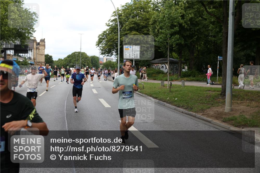 29.06.2025 - hella hamburg halbmarathon Yannick Fuchs http://msf.ph/oto/8279541 29.06.2025 10:37:23 20KM 1353, 1675, 1735, 2653, 4229, 4235, 5011, 5124, 5477, 7035, 7734, 9364, 9371, 9534, 9833, 10251, 11177, 11907, 12839, 13746, 13807, 14226, 14447, 14560, 14813, 15255, 15297, 15301, 15328, 15535, 15706, 15851, 15921, 16333, 16677, 17177, 17733, 17911, 18004, 18274, 18275, 18304, 18632, 18659, 18680, 18987 meine-sportfotos.de