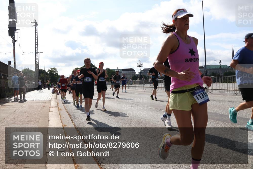 29.06.2025 - hella hamburg halbmarathon Lena Gebhardt http://msf.ph/oto/8279606 29.06.2025 09:58:01 Lombardsbrücke 3251, 3114, 7001, 11310, 1034, 1094, 1179, 1190, 1258, 1320, 1321, 1335, 1422, 1563, 1870, 2034, 2070, 2138, 2397, 2417, 2448, 2488, 2612, 2636, 2711, 2946, 3058, 3091, 3114, 3251, 3999, 4261, 4379, 4814, 4903, 5032, 5093, 5305, 5672, 5775, 5820, 5907, 6164, 6355, 6356, 6374, 6569, 6580, 6585, 6628, 6754, 6776, 7065, 7134, 7409, 7478, 7509, 7594, 7646, 7724, 7896, 7930, 7932, 7952, 7973, 7976, 8508, 8590, 9057, 9656 meine-sportfotos.de