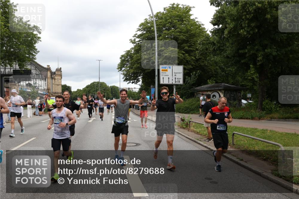 29.06.2025 - hella hamburg halbmarathon Yannick Fuchs http://msf.ph/oto/8279688 29.06.2025 10:49:39 20KM 1179, 1193, 1834, 2612, 3037, 3058, 3668, 4249, 4951, 5643, 5672, 6569, 6591, 6924, 7147, 7221, 7594, 7976, 8255, 8573, 8691, 9361, 9562, 10582, 11039, 11231, 12196, 12545, 13234, 13236, 13470, 13474, 14365, 15184, 15300, 15484, 15584, 15818, 15884, 16176, 16213, 16401, 16521, 16786, 17133, 17259, 17615, 17640, 17642, 17734, 17940, 18064, 18212, 18290, 18340, 18495, 18741, 18746, 18835, 19047, 19120, 19152 meine-sportfotos.de