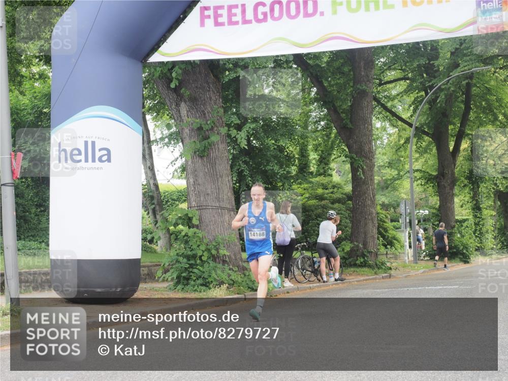 29.06.2025 - hella hamburg halbmarathon KatJ http://msf.ph/oto/8279727 29.06.2025 10:10:22 Zwischen KM18-KM19  meine-sportfotos.de
