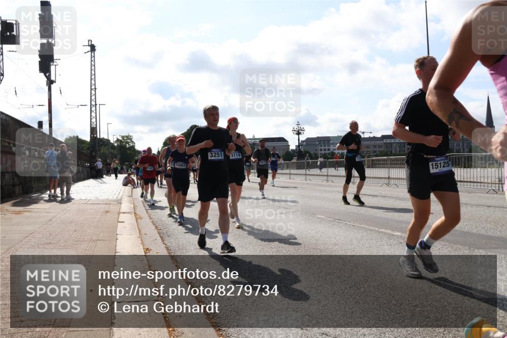 29.06.2025 - hella hamburg halbmarathon Lena Gebhardt http://msf.ph/oto/8279734 29.06.2025 09:58:02 Lombardsbrücke 9163, 3251, 3114, 12, 15061, 5672, 15125, 1034, 1094, 1179, 1190, 1258, 1320, 1321, 1335, 1563, 1815, 1870, 2034, 2070, 2138, 2397, 2417, 2448, 2488, 2612, 2636, 2711, 2946, 3058, 3091, 3114, 3251, 3999, 4261, 4379, 4814, 4903, 5032, 5093, 5305, 5672, 5775, 5820, 5907, 6164, 6355, 6356, 6374, 6569, 6580, 6585, 6628, 6754, 6776, 6897, 7065, 7134, 7409, 7478, 7509, 7594, 7646, 7724, 7856, 7896, 7952, 7973, 7976, 8508, 8590, 9012, 9057, 9562, 9656 meine-sportfotos.de