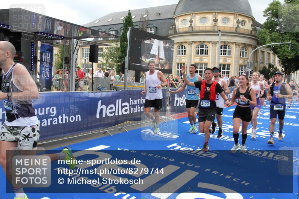 29.06.2025 - hella hamburg halbmarathon Michael Strokosch http://msf.ph/oto/8279744 29.06.2025 10:54:20 Ziel 1267, 3103, 3177, 3861, 3898, 6082, 6084, 6443, 7274, 8223, 11430, 12213, 13033, 13289, 13803, 15169, 15946, 16527, 16574, 16750, 16780, 16879, 17087, 17698, 18268 meine-sportfotos.de