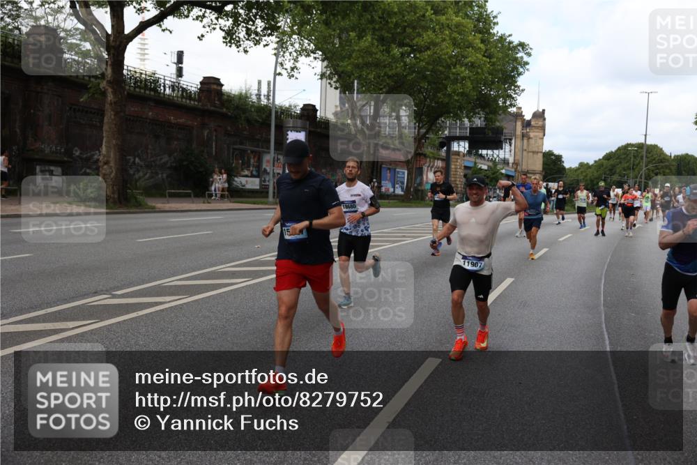 29.06.2025 - hella hamburg halbmarathon Yannick Fuchs http://msf.ph/oto/8279752 29.06.2025 10:37:24 20KM 1353, 1675, 1735, 2653, 4229, 4235, 5011, 5124, 5477, 9364, 9371, 9534, 9833, 10099, 10251, 11177, 11907, 12723, 12839, 13746, 13807, 14226, 14447, 14560, 14813, 15255, 15297, 15301, 15328, 15535, 15706, 15851, 15921, 16333, 16677, 17177, 17733, 17911, 18004, 18274, 18275, 18304, 18632, 18659, 18680, 18987 meine-sportfotos.de