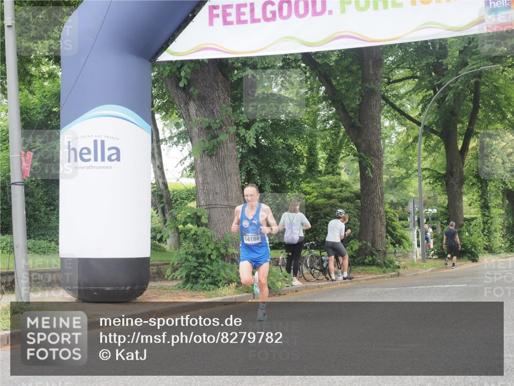 29.06.2025 - hella hamburg halbmarathon KatJ http://msf.ph/oto/8279782 29.06.2025 10:10:22 Zwischen KM18-KM19  meine-sportfotos.de