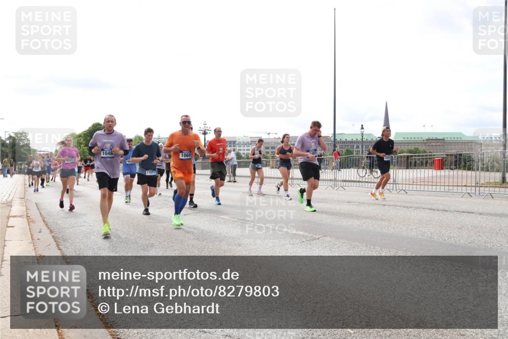29.06.2025 - hella hamburg halbmarathon Lena Gebhardt http://msf.ph/oto/8279803 29.06.2025 10:20:27 Lombardsbrücke 1046, 17671, 1069, 1011, 1046, 1069, 1110, 1115, 1471, 1474, 2053, 2064, 2101, 2325, 2478, 2834, 3278, 3434, 3733, 3781, 3842, 4154, 4166, 4288, 4422, 4585, 4614, 4737, 4739, 4754, 4869, 5181, 5397, 5556, 5625, 5659, 5811, 5812, 5831, 5937, 6951, 7018, 7101, 7131, 7519, 7739, 7744, 7808, 8025, 8387, 8462, 8588, 8738, 9136, 9196, 9722, 9735, 9873, 10041, 10414, 10550, 10595, 10613, 10647, 10701, 10754, 11028, 11100, 11603, 11835, 11995 meine-sportfotos.de