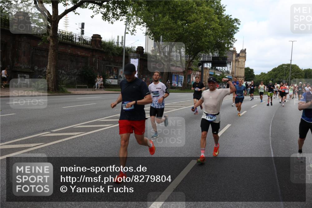 29.06.2025 - hella hamburg halbmarathon Yannick Fuchs http://msf.ph/oto/8279804 29.06.2025 10:37:24 20KM 1353, 1675, 1735, 2653, 4229, 4235, 5011, 5124, 5477, 9364, 9371, 9534, 9833, 10099, 10251, 11177, 11907, 12723, 12839, 13746, 13807, 14226, 14447, 14560, 14813, 15255, 15297, 15301, 15328, 15535, 15706, 15851, 15921, 16333, 16677, 17177, 17733, 17911, 18004, 18274, 18275, 18304, 18632, 18659, 18680, 18987 meine-sportfotos.de