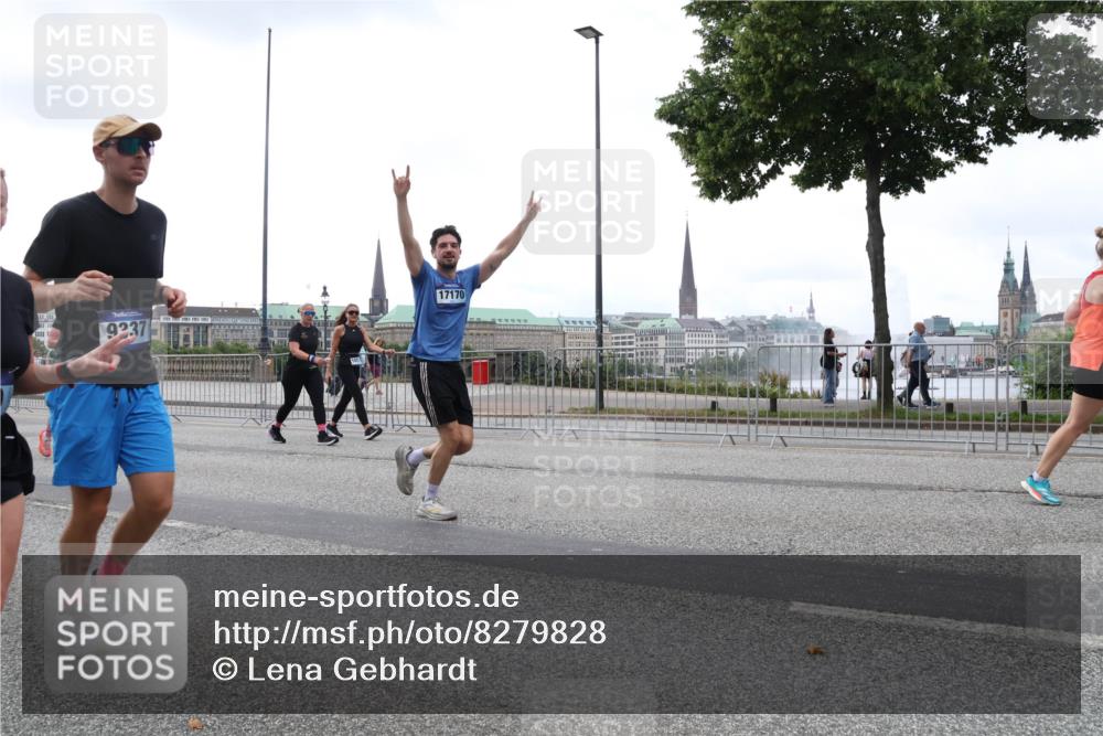 29.06.2025 - hella hamburg halbmarathon Lena Gebhardt http://msf.ph/oto/8279828 29.06.2025 10:46:29 Lombardsbrücke 1371, 1375, 1429, 1465, 1532, 1608, 1837, 1999, 2162, 2423, 2500, 2697, 2773, 2813, 2951, 3277, 3406, 3410, 3469, 3734, 4119, 4202, 4223, 4296, 4342, 4355, 4448, 4604, 5697, 5700, 5703, 5769, 5770, 5854, 5892, 6068, 6124, 6161, 6392, 7303, 7364, 7368, 7374, 7767, 7894, 7960, 7983, 8047, 8477, 8551, 8700, 9129, 9337, 9426, 9445, 9691, 10153, 10230, 11358, 11361, 11876, 11910, 12298, 12333, 12507, 12522, 13969, 14261, 15852, 16882, 16987 meine-sportfotos.de
