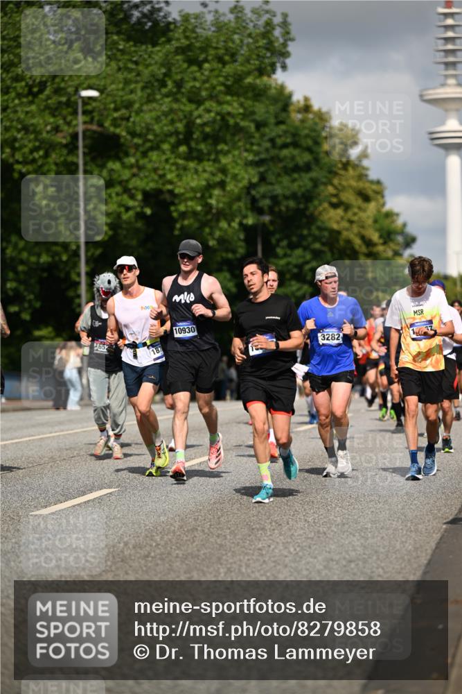 29.06.2025 - hella hamburg halbmarathon Dr. Thomas Lammeyer http://msf.ph/oto/8279858 29.06.2025 09:53:13 Kennedybrücke 1343, 1445, 1800, 1975, 2324, 2573, 2750, 2949, 3116, 3136, 3282, 3431, 4148, 4303, 4425, 4766, 5248, 5648, 5889, 6123, 6149, 7035, 7229, 8370, 8465, 9264, 9265, 9296, 9914, 10930 meine-sportfotos.de