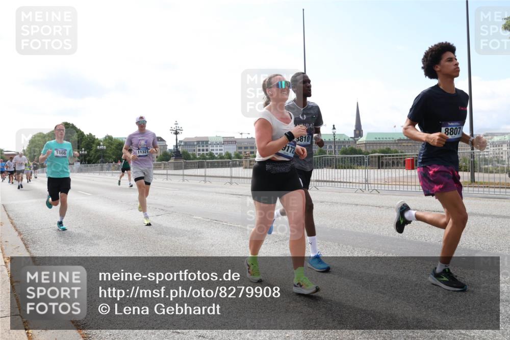 29.06.2025 - hella hamburg halbmarathon Lena Gebhardt http://msf.ph/oto/8279908 29.06.2025 10:11:34 Lombardsbrücke 1328, 1531, 1723, 1866, 1992, 3363, 3837, 4227, 5254, 5379, 5605, 7271, 7571, 8115, 8171, 8206, 8207, 8368, 8561, 8807, 8810, 9119, 9428, 10196, 10372, 10428, 11149, 11321, 11507, 11755, 12286, 12473, 13177, 13203, 13603, 13939, 14008, 14149, 14384, 15009, 15252, 15797, 15908, 15945, 16383, 17080, 17142, 17638, 17774, 17787, 17866, 18278, 18382, 19172, 19241 meine-sportfotos.de
