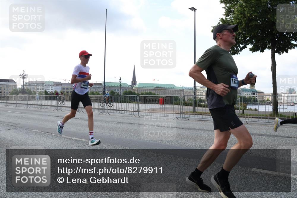 29.06.2025 - hella hamburg halbmarathon Lena Gebhardt http://msf.ph/oto/8279911 29.06.2025 09:45:31 Lombardsbrücke 4675, 18177, 57, 1686, 1707, 1758, 1990, 2689, 2746, 3043, 4050, 4129, 4679, 4698, 4749, 5070, 5328, 5550, 5746, 5826, 6358, 6781, 7272, 7389, 7481, 7651, 7723, 7965, 8190, 8209, 8883, 9137, 9381, 9571, 9634, 10017, 10171, 10486, 10876, 11120, 11169, 11413, 11857, 12049, 12234, 12308, 12595, 12691, 12900, 12988, 13066, 13618, 14028, 14140, 14289, 15672, 15883, 16157, 16713, 16818, 17428 meine-sportfotos.de