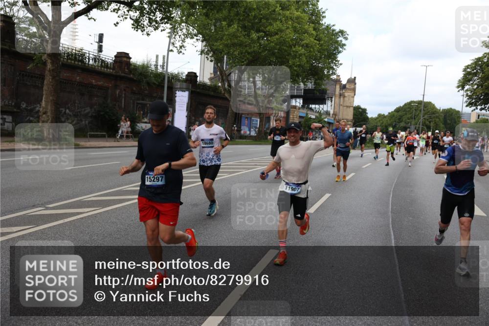 29.06.2025 - hella hamburg halbmarathon Yannick Fuchs http://msf.ph/oto/8279916 29.06.2025 10:37:24 20KM 1353, 1675, 1735, 2653, 4229, 4235, 5011, 5124, 5477, 9364, 9371, 9534, 9833, 10099, 10251, 11177, 11907, 12723, 12839, 13746, 13807, 14226, 14447, 14560, 14813, 15255, 15297, 15301, 15328, 15535, 15706, 15851, 15921, 16333, 16677, 17177, 17733, 17911, 18004, 18274, 18275, 18304, 18632, 18659, 18680, 18987 meine-sportfotos.de