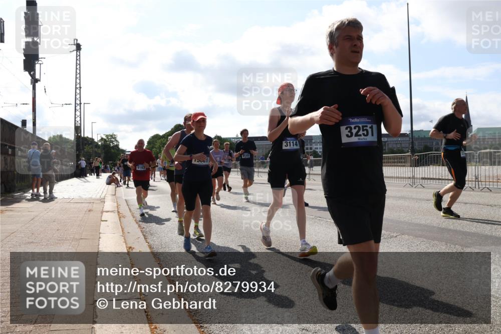 29.06.2025 - hella hamburg halbmarathon Lena Gebhardt http://msf.ph/oto/8279934 29.06.2025 09:58:03 Lombardsbrücke 9163, 9145, 3114, 3251, 1034, 1094, 1179, 1190, 1258, 1320, 1321, 1335, 1563, 1815, 1870, 2034, 2070, 2138, 2397, 2417, 2448, 2488, 2612, 2636, 2711, 2946, 3058, 3091, 3114, 3251, 3999, 4379, 4814, 4903, 5032, 5093, 5305, 5672, 5775, 6164, 6272, 6355, 6356, 6374, 6569, 6580, 6585, 6628, 6754, 6776, 6897, 7065, 7134, 7409, 7478, 7509, 7594, 7646, 7724, 7856, 7896, 7952, 7973, 7976, 8154, 8508, 8590, 9012, 9057, 9562, 9656 meine-sportfotos.de