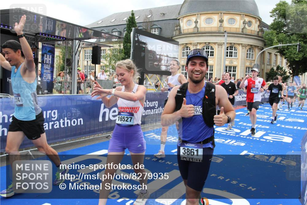 29.06.2025 - hella hamburg halbmarathon Michael Strokosch http://msf.ph/oto/8279935 29.06.2025 10:54:22 Ziel 1267, 1442, 3103, 3177, 3861, 6082, 6084, 6511, 6512, 7274, 8223, 8772, 11430, 13033, 13289, 13803, 15946, 16527, 16574, 16750, 16879, 17087, 17698, 18268 meine-sportfotos.de