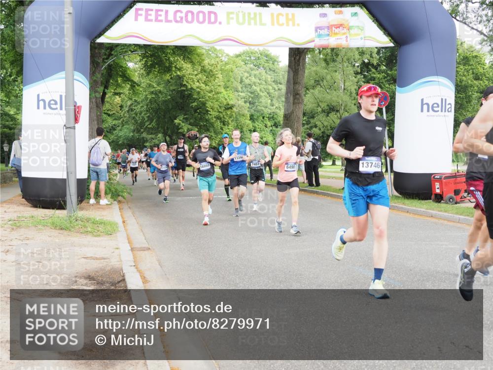 29.06.2025 - hella hamburg halbmarathon MichiJ http://msf.ph/oto/8279971 29.06.2025 10:32:04 Zwischen KM18-KM19 3124, 6490, 6705, 7451, 9043, 13746, 14385, 14861, 18775 meine-sportfotos.de