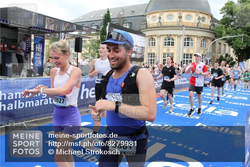 29.06.2025 - hella hamburg halbmarathon Michael Strokosch http://msf.ph/oto/8279981 29.06.2025 10:54:22 Ziel 1267, 1442, 3103, 3177, 3861, 6082, 6084, 6511, 6512, 7274, 8223, 8772, 11430, 13033, 13289, 13803, 15946, 16527, 16574, 16750, 16879, 17087, 17698, 18268 meine-sportfotos.de