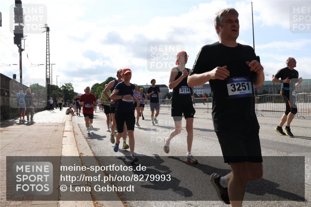 29.06.2025 - hella hamburg halbmarathon Lena Gebhardt http://msf.ph/oto/8279993 29.06.2025 09:58:03 Lombardsbrücke 9163, 9145, 3114, 3251, 1034, 1094, 1179, 1190, 1258, 1320, 1321, 1335, 1563, 1815, 1870, 2034, 2070, 2138, 2397, 2417, 2448, 2488, 2612, 2636, 2711, 2946, 3058, 3091, 3114, 3251, 3999, 4379, 4814, 4903, 5032, 5093, 5305, 5672, 5775, 6164, 6272, 6355, 6356, 6374, 6569, 6580, 6585, 6628, 6754, 6776, 6897, 7065, 7134, 7409, 7478, 7509, 7594, 7646, 7724, 7856, 7896, 7952, 7973, 7976, 8154, 8508, 8590, 9012, 9057, 9562, 9656 meine-sportfotos.de