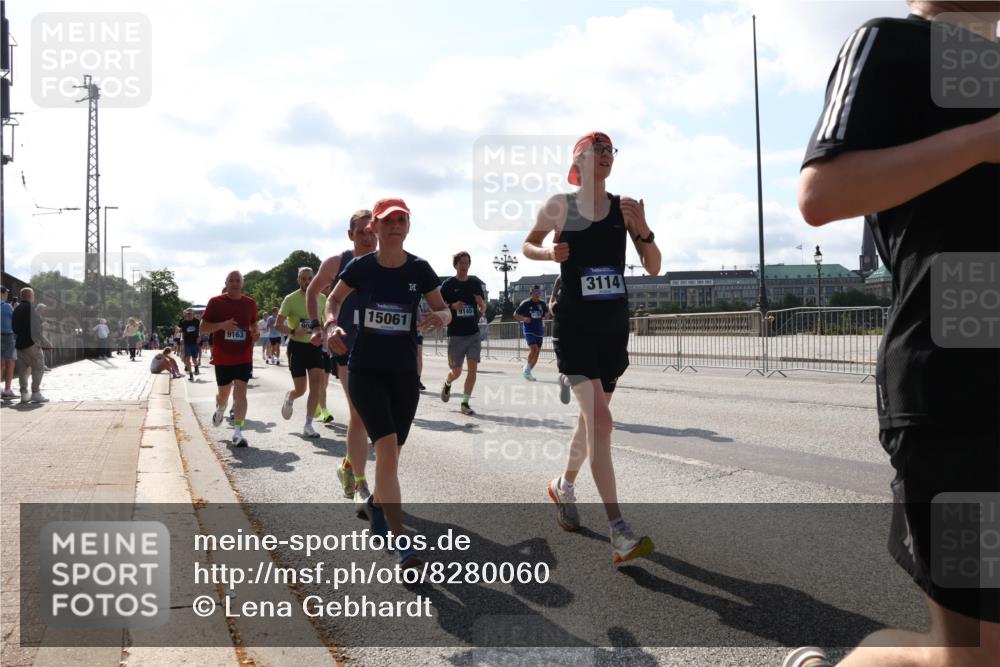 29.06.2025 - hella hamburg halbmarathon Lena Gebhardt http://msf.ph/oto/8280060 29.06.2025 09:58:03 Lombardsbrücke 9145, 9163, 15061, 3114, 1034, 1094, 1179, 1190, 1258, 1320, 1321, 1335, 1563, 1815, 1870, 2034, 2070, 2138, 2397, 2417, 2448, 2488, 2612, 2636, 2711, 2946, 3058, 3091, 3114, 3251, 3999, 4379, 4814, 4903, 5032, 5093, 5305, 5672, 5775, 6164, 6272, 6355, 6356, 6374, 6569, 6580, 6585, 6628, 6754, 6776, 6897, 7065, 7134, 7409, 7478, 7509, 7594, 7646, 7724, 7856, 7896, 7952, 7973, 7976, 8154, 8508, 8590, 9012, 9057, 9562, 9656 meine-sportfotos.de