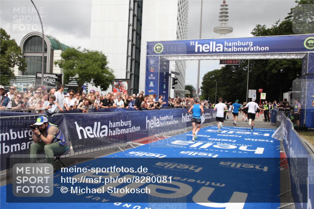 29.06.2025 - hella hamburg halbmarathon Michael Strokosch http://msf.ph/oto/8280081 29.06.2025 11:09:52 Ziel 9663, 13370, 15012, 15697, 17988 meine-sportfotos.de