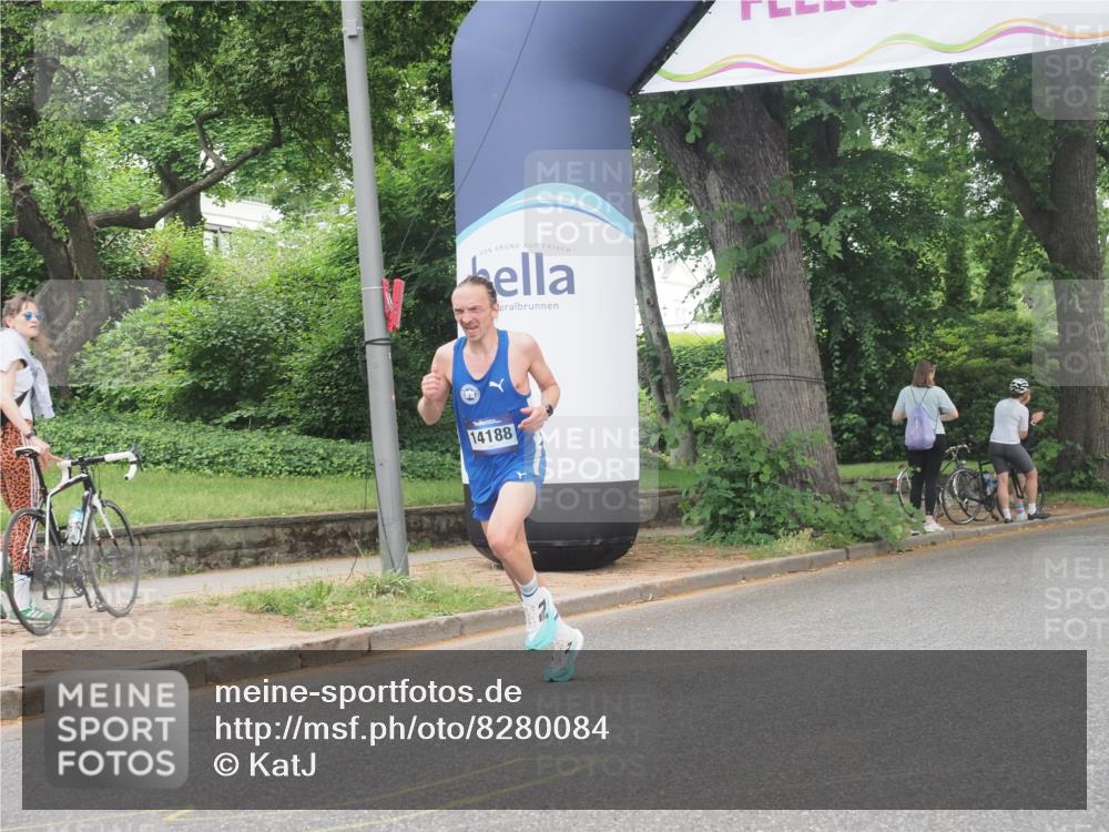 29.06.2025 - hella hamburg halbmarathon KatJ http://msf.ph/oto/8280084 29.06.2025 10:10:24 Zwischen KM18-KM19  meine-sportfotos.de