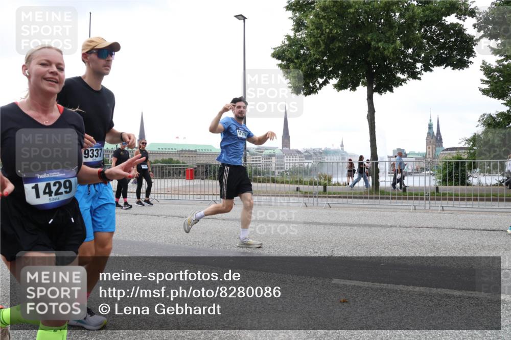 29.06.2025 - hella hamburg halbmarathon Lena Gebhardt http://msf.ph/oto/8280086 29.06.2025 10:46:29 Lombardsbrücke 1371, 1375, 1429, 1465, 1532, 1608, 1837, 1999, 2162, 2423, 2500, 2697, 2773, 2813, 2951, 3277, 3406, 3410, 3469, 3734, 4119, 4202, 4223, 4296, 4342, 4355, 4448, 4604, 5697, 5700, 5703, 5769, 5770, 5854, 5892, 6068, 6124, 6161, 6392, 7303, 7364, 7368, 7374, 7767, 7894, 7960, 7983, 8047, 8477, 8551, 8700, 9129, 9337, 9426, 9445, 9691, 10153, 10230, 11358, 11361, 11876, 11910, 12298, 12333, 12507, 12522, 13969, 14261, 15852, 16882, 16987 meine-sportfotos.de