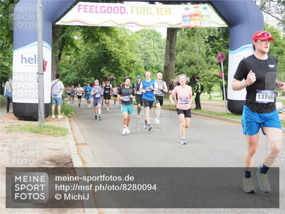 29.06.2025 - hella hamburg halbmarathon MichiJ http://msf.ph/oto/8280094 29.06.2025 10:32:04 Zwischen KM18-KM19 3124, 6490, 6705, 7451, 9043, 13746, 14385, 14861, 18775 meine-sportfotos.de
