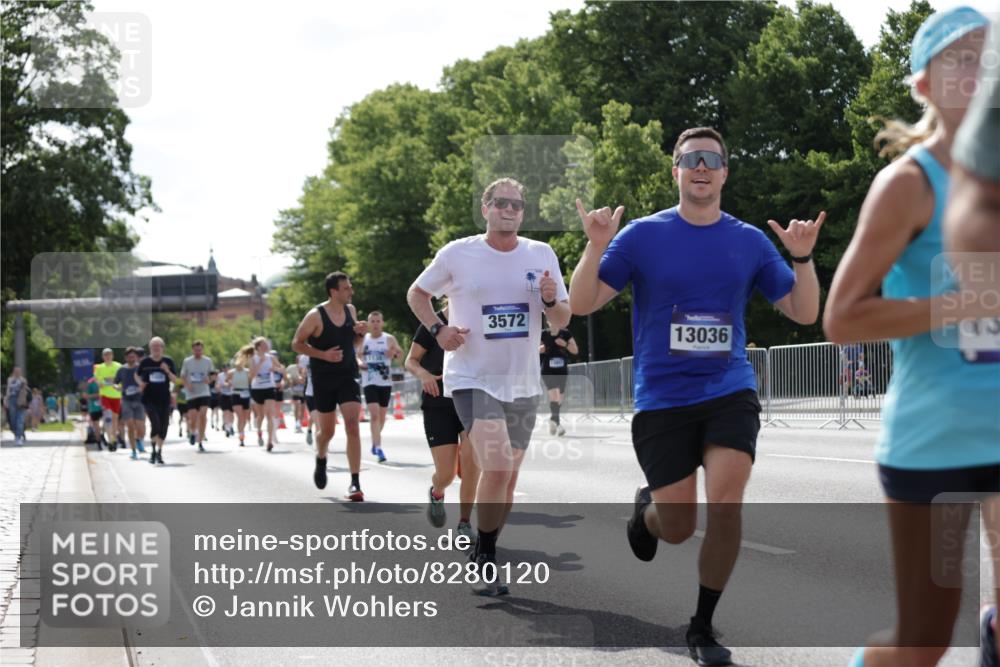 29.06.2025 - hella hamburg halbmarathon Jannik Wohlers http://msf.ph/oto/8280120 29.06.2025 10:02:45 Lombardsbrücke 1135, 1138, 1414, 1450, 1482, 2594, 2780, 2782, 2810, 3572, 4613, 6208, 6217, 7210, 7211, 7290, 7706, 7935, 8614, 9439, 10824, 12169, 12177, 12212, 12422, 13036, 13474, 13664, 13732, 13857, 13874, 14225, 14493, 16355, 16605, 16824, 18359, 18827 meine-sportfotos.de