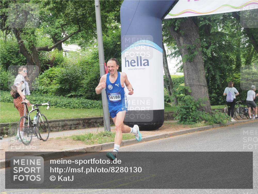 29.06.2025 - hella hamburg halbmarathon KatJ http://msf.ph/oto/8280130 29.06.2025 10:10:24 Zwischen KM18-KM19  meine-sportfotos.de