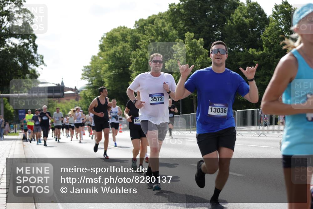 29.06.2025 - hella hamburg halbmarathon Jannik Wohlers http://msf.ph/oto/8280137 29.06.2025 10:02:45 Lombardsbrücke 1135, 1138, 1414, 1450, 1482, 2594, 2780, 2782, 2810, 3572, 4613, 6208, 6217, 7210, 7211, 7290, 7706, 7935, 8614, 9439, 10824, 12169, 12177, 12212, 12422, 13036, 13474, 13664, 13732, 13857, 13874, 14225, 14493, 16355, 16605, 16824, 18359, 18827 meine-sportfotos.de