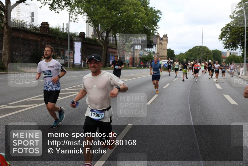 29.06.2025 - hella hamburg halbmarathon Yannick Fuchs http://msf.ph/oto/8280168 29.06.2025 10:37:25 20KM 1353, 1675, 1735, 2653, 4229, 4235, 5011, 5124, 5477, 9364, 9371, 9534, 10099, 10251, 11177, 11907, 12723, 12839, 13746, 13807, 14226, 14447, 14560, 14813, 15255, 15297, 15301, 15328, 15535, 15706, 15851, 15921, 16333, 16677, 17733, 17911, 18004, 18274, 18275, 18304, 18632, 18659, 18680, 18987 meine-sportfotos.de