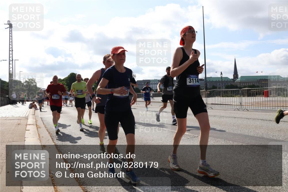 29.06.2025 - hella hamburg halbmarathon Lena Gebhardt http://msf.ph/oto/8280179 29.06.2025 09:58:03 Lombardsbrücke 9163, 9065, 5672, 3114, 1034, 1094, 1179, 1190, 1258, 1320, 1321, 1335, 1563, 1815, 1870, 2034, 2070, 2138, 2397, 2417, 2448, 2488, 2612, 2636, 2711, 2946, 3058, 3091, 3114, 3251, 3999, 4379, 4814, 4903, 5032, 5093, 5305, 5672, 5775, 6164, 6272, 6355, 6356, 6374, 6569, 6580, 6585, 6628, 6754, 6776, 6897, 7065, 7134, 7409, 7478, 7509, 7594, 7646, 7724, 7856, 7896, 7952, 7973, 7976, 8154, 8508, 8590, 9012, 9057, 9562, 9656 meine-sportfotos.de