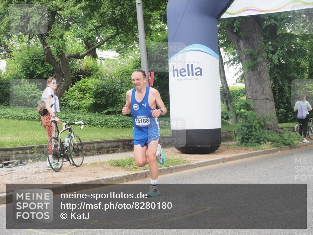 29.06.2025 - hella hamburg halbmarathon KatJ http://msf.ph/oto/8280180 29.06.2025 10:10:24 Zwischen KM18-KM19  meine-sportfotos.de