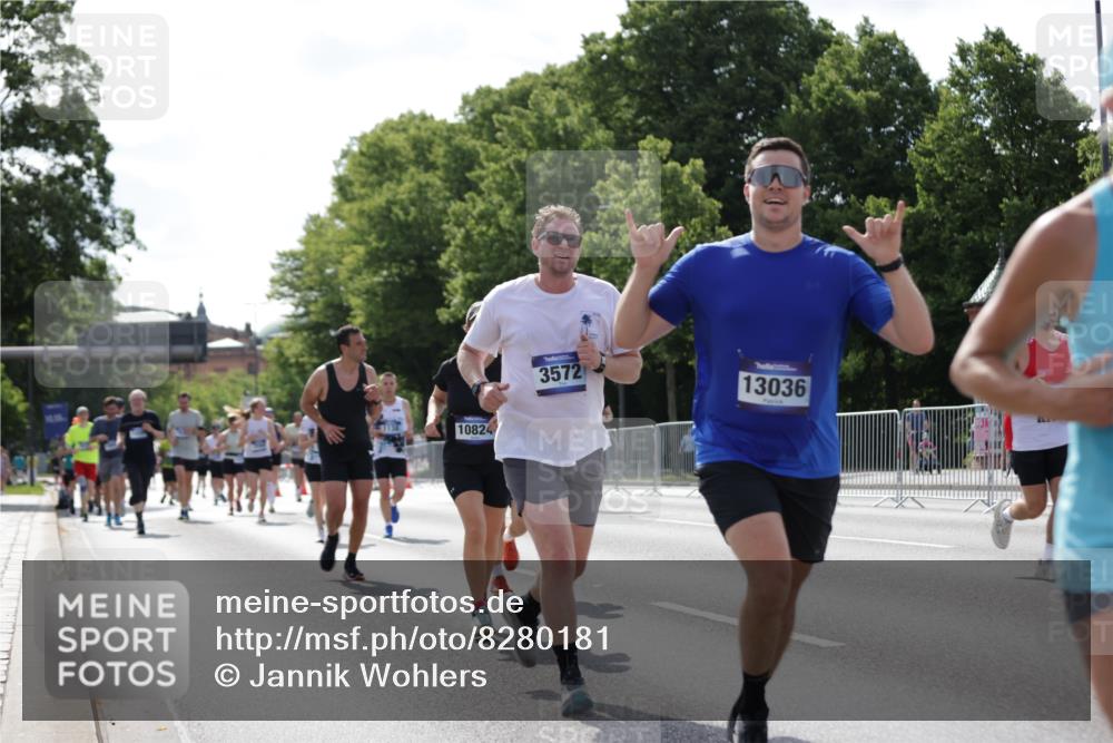 29.06.2025 - hella hamburg halbmarathon Jannik Wohlers http://msf.ph/oto/8280181 29.06.2025 10:02:45 Lombardsbrücke 1135, 1138, 1414, 1450, 1482, 2594, 2780, 2782, 2810, 3572, 4613, 6208, 6217, 7210, 7211, 7290, 7706, 7935, 8614, 9439, 10824, 12169, 12177, 12212, 12422, 13036, 13474, 13664, 13732, 13857, 13874, 14225, 14493, 16355, 16605, 16824, 18359, 18827 meine-sportfotos.de