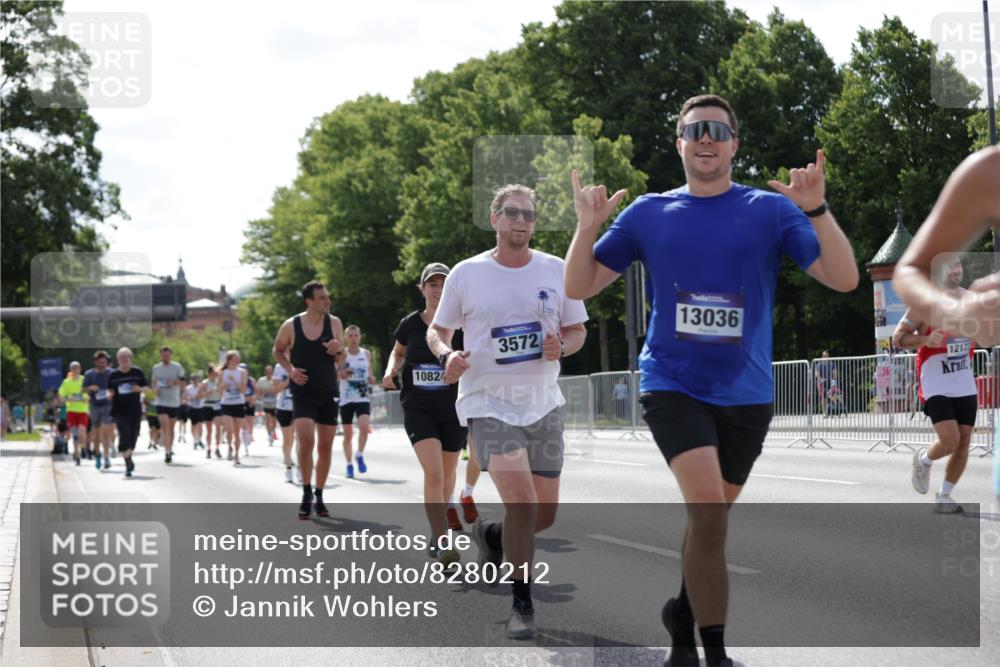 29.06.2025 - hella hamburg halbmarathon Jannik Wohlers http://msf.ph/oto/8280212 29.06.2025 10:02:45 Lombardsbrücke 1135, 1138, 1414, 1450, 1482, 2594, 2780, 2782, 2810, 3572, 4613, 6208, 6217, 7210, 7211, 7290, 7706, 7935, 8614, 9439, 10824, 12169, 12177, 12212, 12422, 13036, 13474, 13664, 13732, 13857, 13874, 14225, 14493, 16355, 16605, 16824, 18359, 18827 meine-sportfotos.de