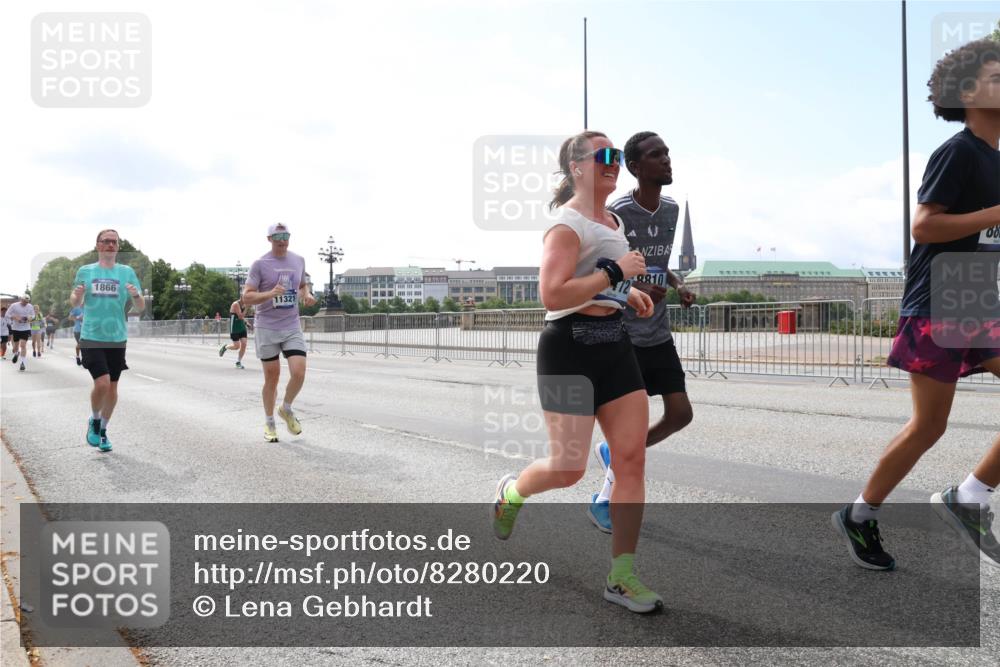 29.06.2025 - hella hamburg halbmarathon Lena Gebhardt http://msf.ph/oto/8280220 29.06.2025 10:11:34 Lombardsbrücke 1328, 1531, 1723, 1866, 1992, 3363, 3837, 4227, 5254, 5379, 5605, 7271, 7571, 8115, 8171, 8206, 8207, 8368, 8561, 8807, 8810, 9119, 9428, 10196, 10372, 10428, 11149, 11321, 11507, 11755, 12286, 12473, 13177, 13203, 13603, 13939, 14008, 14149, 14384, 15009, 15252, 15797, 15908, 15945, 16383, 17080, 17142, 17638, 17774, 17787, 17866, 18278, 18382, 19172, 19241 meine-sportfotos.de