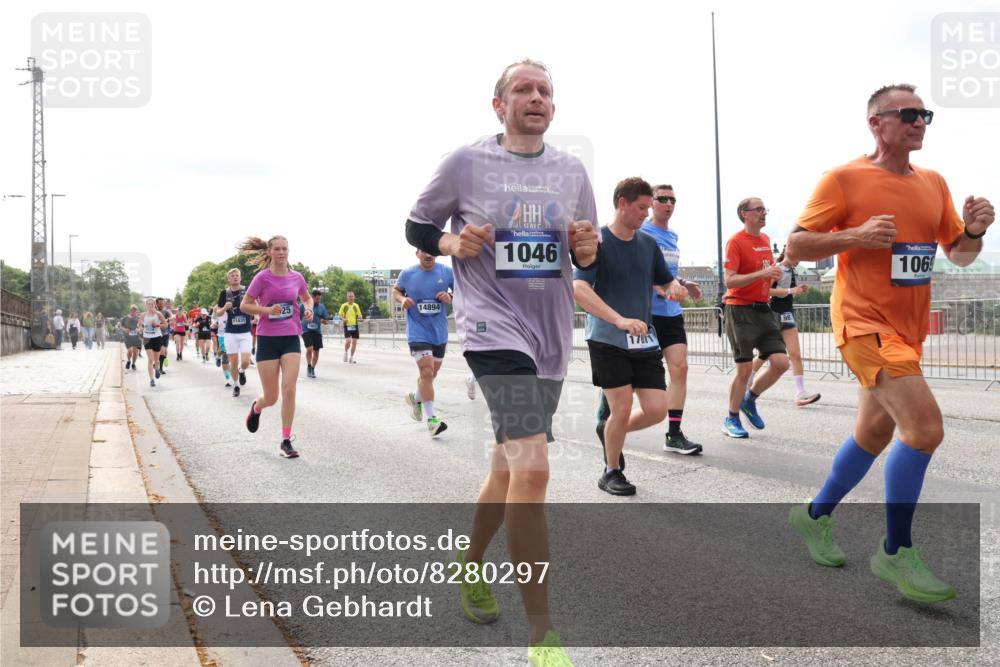 29.06.2025 - hella hamburg halbmarathon Lena Gebhardt http://msf.ph/oto/8280297 29.06.2025 10:20:28 Lombardsbrücke 11835, 14894, 1046, 1767, 1069, 1011, 1046, 1069, 1110, 1115, 1471, 1474, 2053, 2064, 2101, 2325, 2478, 2834, 3278, 3434, 3733, 3781, 3842, 4154, 4166, 4288, 4422, 4585, 4614, 4737, 4739, 4754, 4869, 5181, 5397, 5556, 5625, 5659, 5811, 5812, 5831, 5937, 6951, 7018, 7101, 7131, 7519, 7739, 7744, 7808, 8025, 8387, 8462, 8588, 8738, 8940, 9136, 9196, 9722, 9735, 9873, 10041, 10050, 10414, 10550, 10595, 10613, 10647, 10701, 10754, 11028, 11100, 11603, 11835, 11995 meine-sportfotos.de