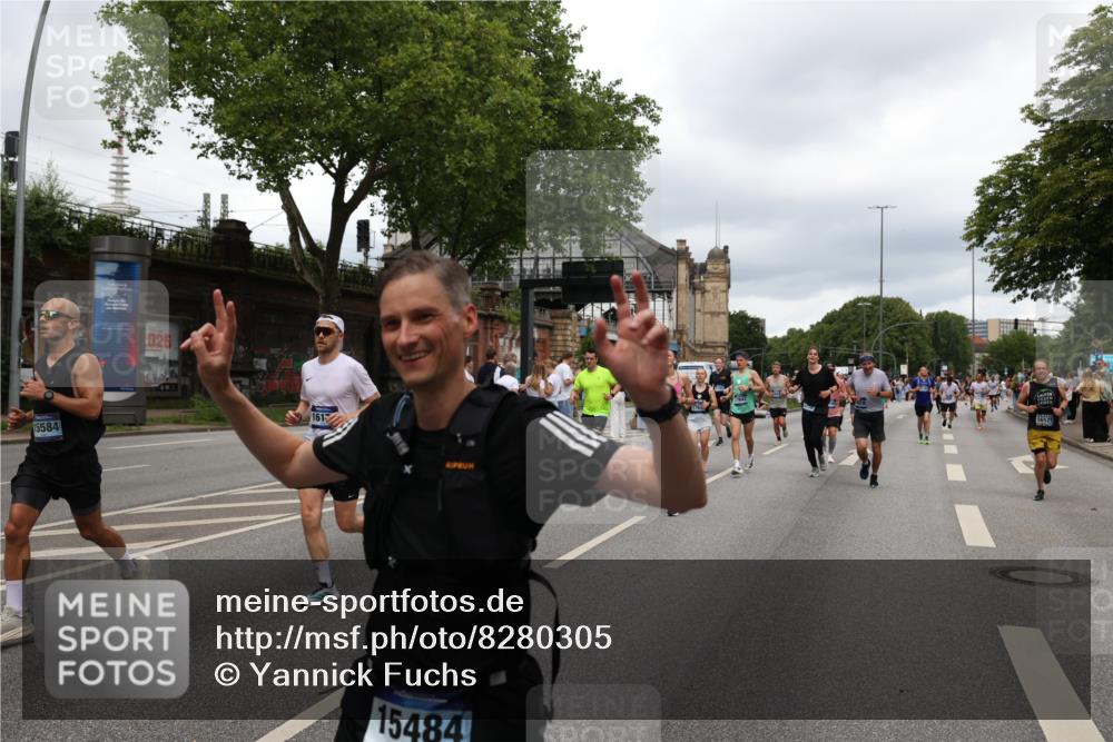 29.06.2025 - hella hamburg halbmarathon Yannick Fuchs http://msf.ph/oto/8280305 29.06.2025 10:49:41 20KM 1179, 1193, 1834, 2612, 3058, 3668, 4951, 5643, 5672, 6569, 6591, 6924, 7147, 7594, 7742, 7976, 8255, 8573, 8639, 9361, 9562, 10582, 11039, 12196, 12545, 13234, 13236, 13474, 14365, 15184, 15484, 15584, 15818, 15884, 16176, 16213, 16375, 16401, 16521, 16786, 17133, 17259, 17615, 17640, 17642, 17734, 17940, 18064, 18212, 18290, 18325, 18340, 18495, 18741, 18746, 18835, 19120, 19152 meine-sportfotos.de