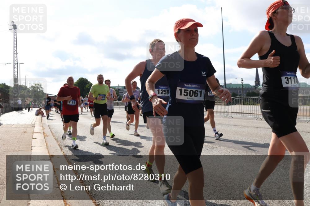 29.06.2025 - hella hamburg halbmarathon Lena Gebhardt http://msf.ph/oto/8280310 29.06.2025 09:58:04 Lombardsbrücke 9163, 65, 1258, 15061, 56, 3114, 1034, 1094, 1179, 1190, 1258, 1320, 1321, 1335, 1563, 1815, 1870, 2034, 2070, 2138, 2397, 2417, 2448, 2488, 2612, 2636, 2711, 2946, 3058, 3091, 3114, 3251, 3999, 4379, 4814, 4903, 5032, 5093, 5305, 5672, 5775, 6164, 6272, 6355, 6356, 6374, 6569, 6580, 6585, 6628, 6754, 6776, 6897, 7065, 7134, 7409, 7478, 7509, 7594, 7646, 7724, 7856, 7896, 7952, 7973, 7976, 8154, 8508, 8590, 9012, 9057, 9562, 9656, 10084 meine-sportfotos.de
