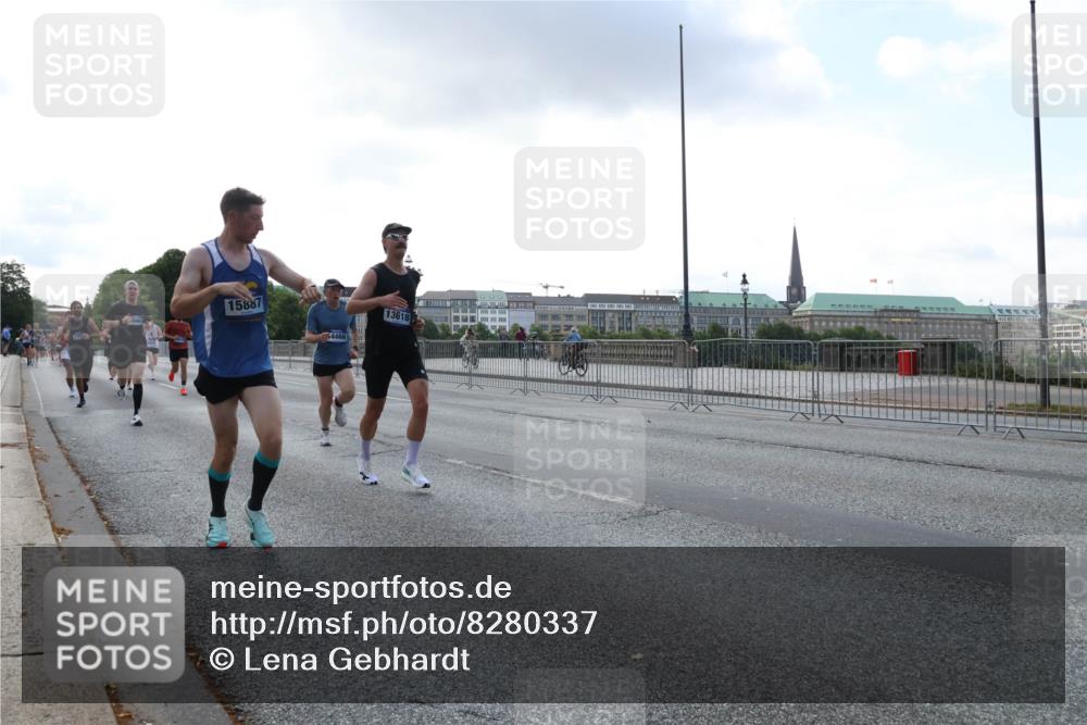 29.06.2025 - hella hamburg halbmarathon Lena Gebhardt http://msf.ph/oto/8280337 29.06.2025 09:45:32 Lombardsbrücke 15887, 4466, 13618, 57, 1686, 1707, 1758, 1990, 2689, 2746, 3043, 4050, 4129, 4679, 4698, 4749, 5070, 5187, 5328, 5550, 5746, 5826, 6358, 6781, 7272, 7389, 7481, 7651, 7723, 7965, 8190, 8209, 8883, 9137, 9381, 9571, 9634, 10017, 10171, 10486, 10876, 11120, 11169, 11413, 11857, 12049, 12232, 12234, 12308, 12595, 12691, 12900, 12988, 13066, 13618, 14028, 14140, 14289, 15672, 15883, 16157, 16713, 16818, 17428 meine-sportfotos.de