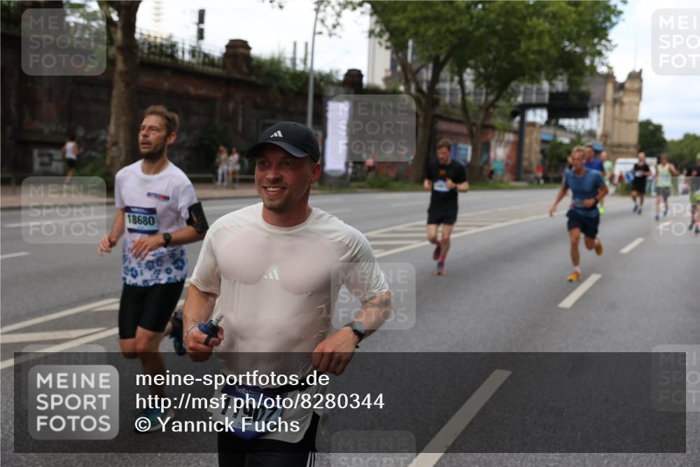 29.06.2025 - hella hamburg halbmarathon Yannick Fuchs http://msf.ph/oto/8280344 29.06.2025 10:37:25 20KM 1353, 1675, 1735, 2653, 4229, 4235, 5011, 5124, 5477, 9364, 9371, 9534, 10099, 10251, 11177, 11907, 12723, 12839, 13746, 13807, 14226, 14447, 14560, 14813, 15255, 15297, 15301, 15328, 15535, 15706, 15851, 15921, 16333, 16677, 17733, 17911, 18004, 18274, 18275, 18304, 18632, 18659, 18680, 18987 meine-sportfotos.de