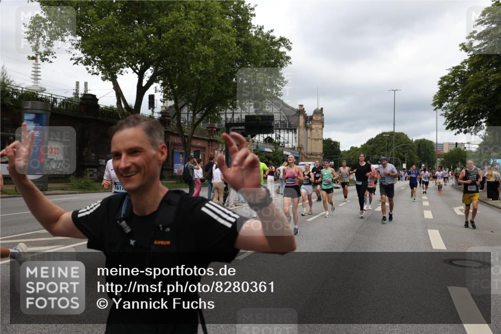 29.06.2025 - hella hamburg halbmarathon Yannick Fuchs http://msf.ph/oto/8280361 29.06.2025 10:49:41 20KM 1179, 1193, 1834, 2612, 3058, 3668, 4951, 5643, 5672, 6569, 6591, 6924, 7147, 7594, 7742, 7976, 8255, 8573, 8639, 9361, 9562, 10582, 11039, 12196, 12545, 13234, 13236, 13474, 14365, 15184, 15484, 15584, 15818, 15884, 16176, 16213, 16375, 16401, 16521, 16786, 17133, 17259, 17615, 17640, 17642, 17734, 17940, 18064, 18212, 18290, 18325, 18340, 18495, 18741, 18746, 18835, 19120, 19152 meine-sportfotos.de