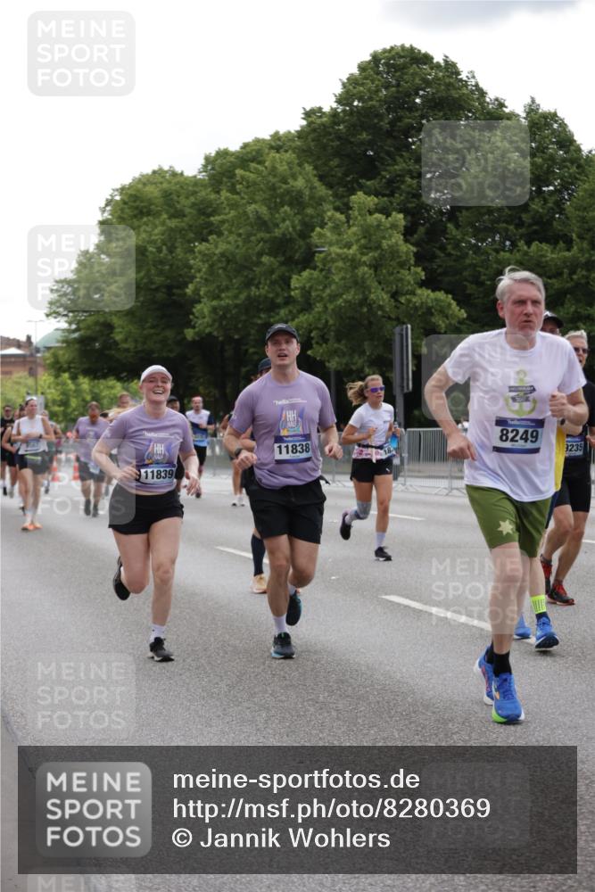 29.06.2025 - hella hamburg halbmarathon Jannik Wohlers http://msf.ph/oto/8280369 29.06.2025 10:34:59 Lombardsbrücke 1717, 1821, 2001, 2198, 2376, 2751, 3828, 3958, 4333, 4703, 4704, 4965, 5240, 5531, 5793, 6029, 6189, 6365, 6471, 6746, 6859, 7927, 8249, 8296, 8567, 9470, 10393, 10531, 10565, 11233, 11320, 11359, 11565, 11838, 11839, 11886, 12062, 12326, 12338, 12625, 13414, 13539, 13805, 14392, 14735, 15211, 15601, 15704, 15783, 16002, 16010, 16431, 16690, 16710, 17331, 17526, 17689, 17690, 17749, 17883, 17935, 17974, 18054, 18269, 18375, 18823, 18912, 19061 meine-sportfotos.de