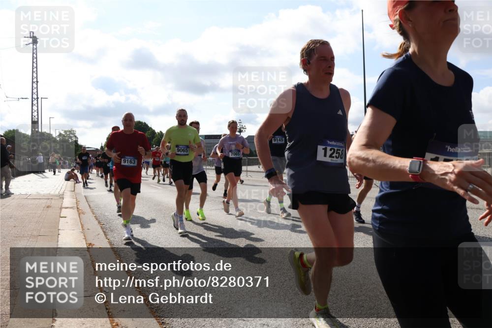 29.06.2025 - hella hamburg halbmarathon Lena Gebhardt http://msf.ph/oto/8280371 29.06.2025 09:58:04 Lombardsbrücke 9163, 9065, 7065, 9145, 1258, 1034, 1094, 1179, 1190, 1258, 1320, 1321, 1335, 1563, 1815, 1870, 2034, 2070, 2138, 2397, 2417, 2448, 2488, 2612, 2636, 2711, 2946, 3058, 3091, 3114, 3251, 3999, 4379, 4814, 4903, 5032, 5093, 5305, 5672, 5775, 6164, 6272, 6355, 6356, 6374, 6569, 6580, 6585, 6628, 6754, 6776, 6897, 7065, 7134, 7409, 7478, 7509, 7594, 7646, 7724, 7856, 7896, 7952, 7973, 7976, 8154, 8508, 8590, 9012, 9057, 9562, 9656, 10084 meine-sportfotos.de