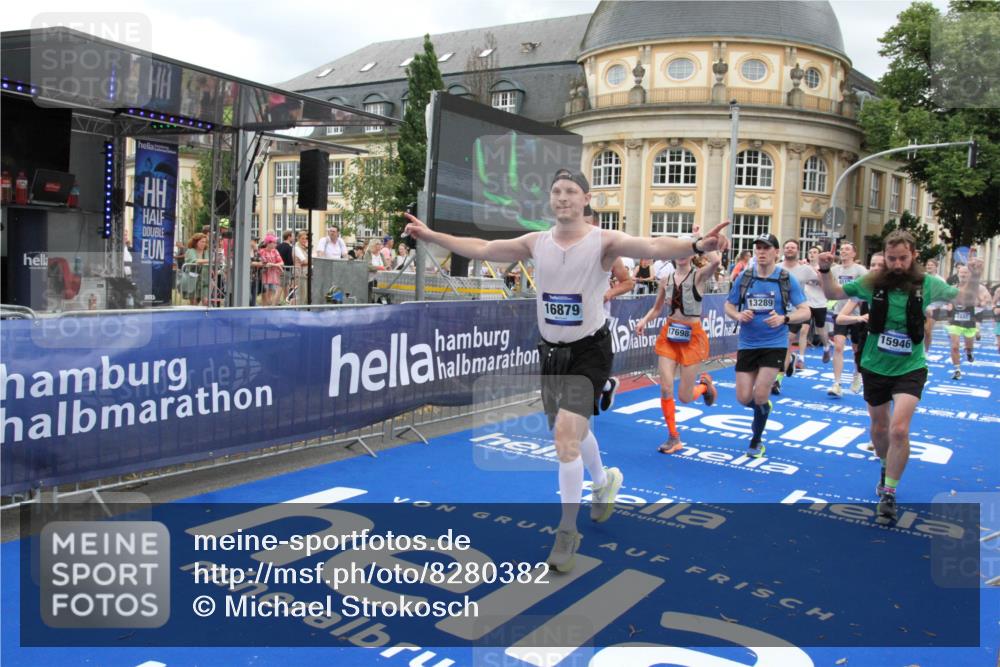 29.06.2025 - hella hamburg halbmarathon Michael Strokosch http://msf.ph/oto/8280382 29.06.2025 10:54:26 Ziel 1267, 1442, 3426, 4635, 6511, 6512, 7129, 8772, 11009, 11430, 12321, 12362, 13289, 13803, 15946, 16327, 16574, 16750, 16879, 17698, 18268, 19067 meine-sportfotos.de