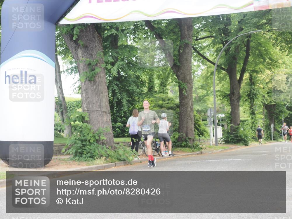 29.06.2025 - hella hamburg halbmarathon KatJ http://msf.ph/oto/8280426 29.06.2025 10:10:39 Zwischen KM18-KM19  meine-sportfotos.de