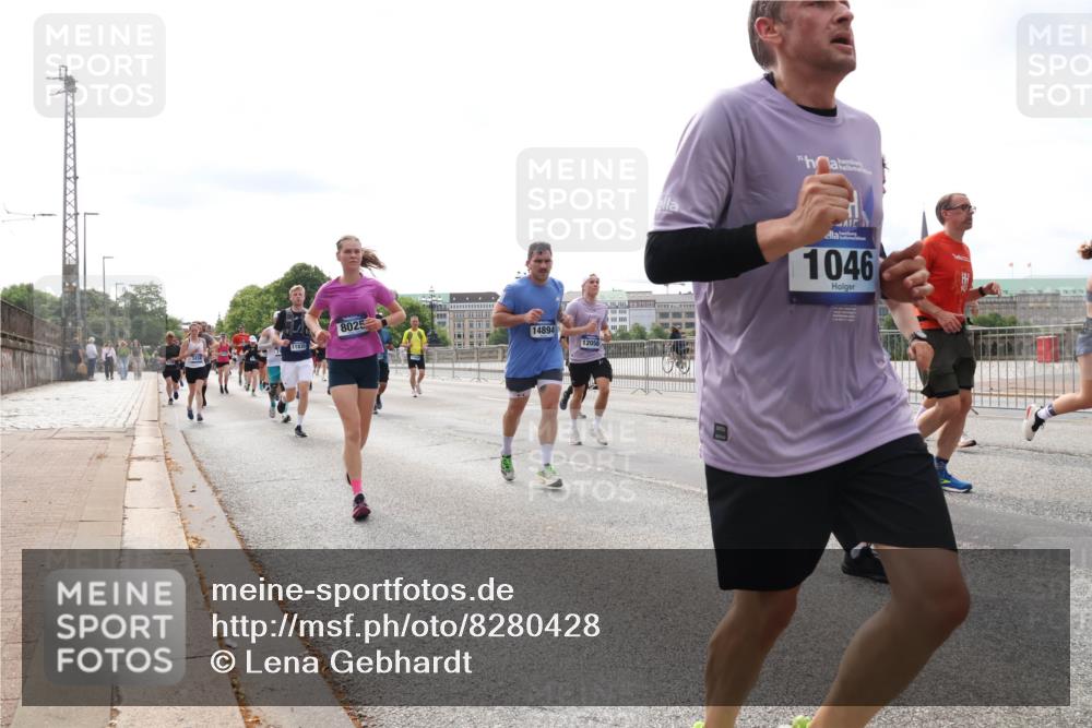 29.06.2025 - hella hamburg halbmarathon Lena Gebhardt http://msf.ph/oto/8280428 29.06.2025 10:20:29 Lombardsbrücke 8025, 14894, 11835, 12056, 1046, 1011, 1046, 1069, 1115, 1471, 1474, 2053, 2064, 2101, 2325, 2478, 2834, 3278, 3434, 3733, 3781, 3842, 4154, 4166, 4288, 4422, 4585, 4614, 4737, 4739, 4754, 4869, 5181, 5556, 5625, 5659, 5811, 5812, 5831, 5937, 6608, 6951, 7018, 7101, 7131, 7519, 7739, 7744, 7808, 8025, 8387, 8462, 8588, 8738, 8940, 9136, 9196, 9722, 9735, 9873, 10041, 10050, 10350, 10414, 10550, 10595, 10613, 10647, 10701, 10754, 11028, 11100, 11603, 11835, 11995 meine-sportfotos.de